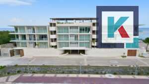 Exterior del edificio Seaside, donde se encuentra el condominio Seaside 202 en Cozumel