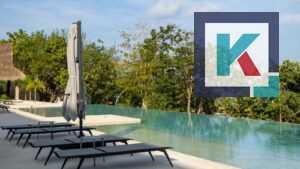 Área de descanso junto a la alberca del edificio Seaside en Cozumel